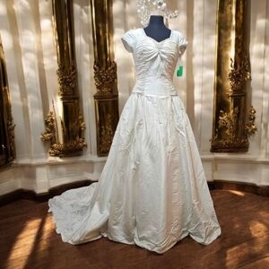 Vintage Sweetheart Cap Sleeve Wedding Gown